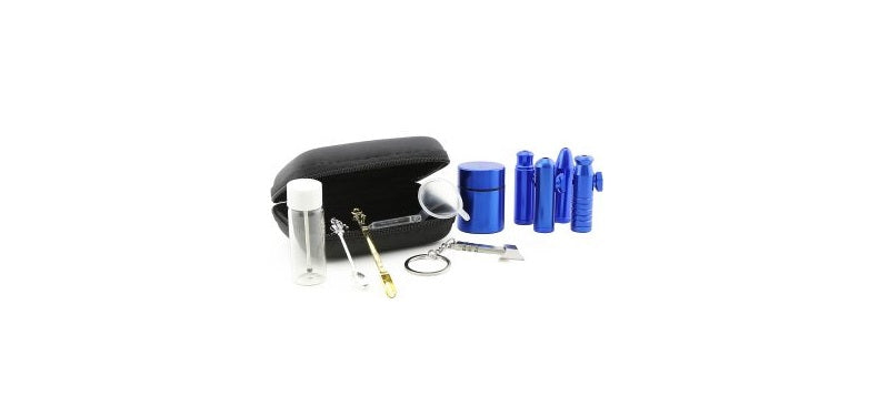 Snuifkit zwart etui met snuifbuisjes en lepeltjes