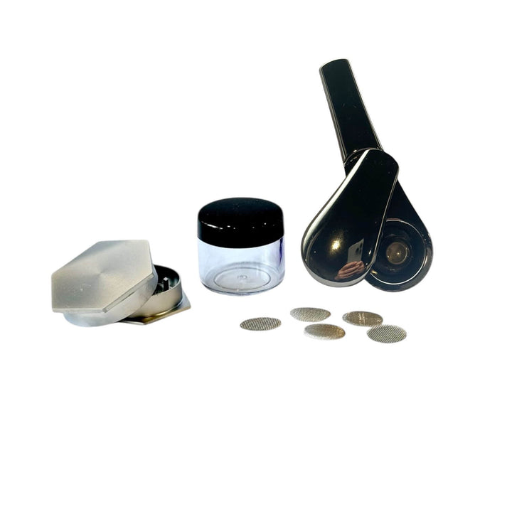 Black Gun Smoke Pakket – Luxe Rookpijp

"Smoke pakket met luxe Black Gun rookpijp, voorraadpotje van 20 ml, hexagon grinder in Black Gun en 5 gaasjes voor optimaal gebruiksgemak."