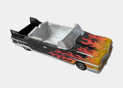 asbak cabrio amerikaanse auto met vlammen