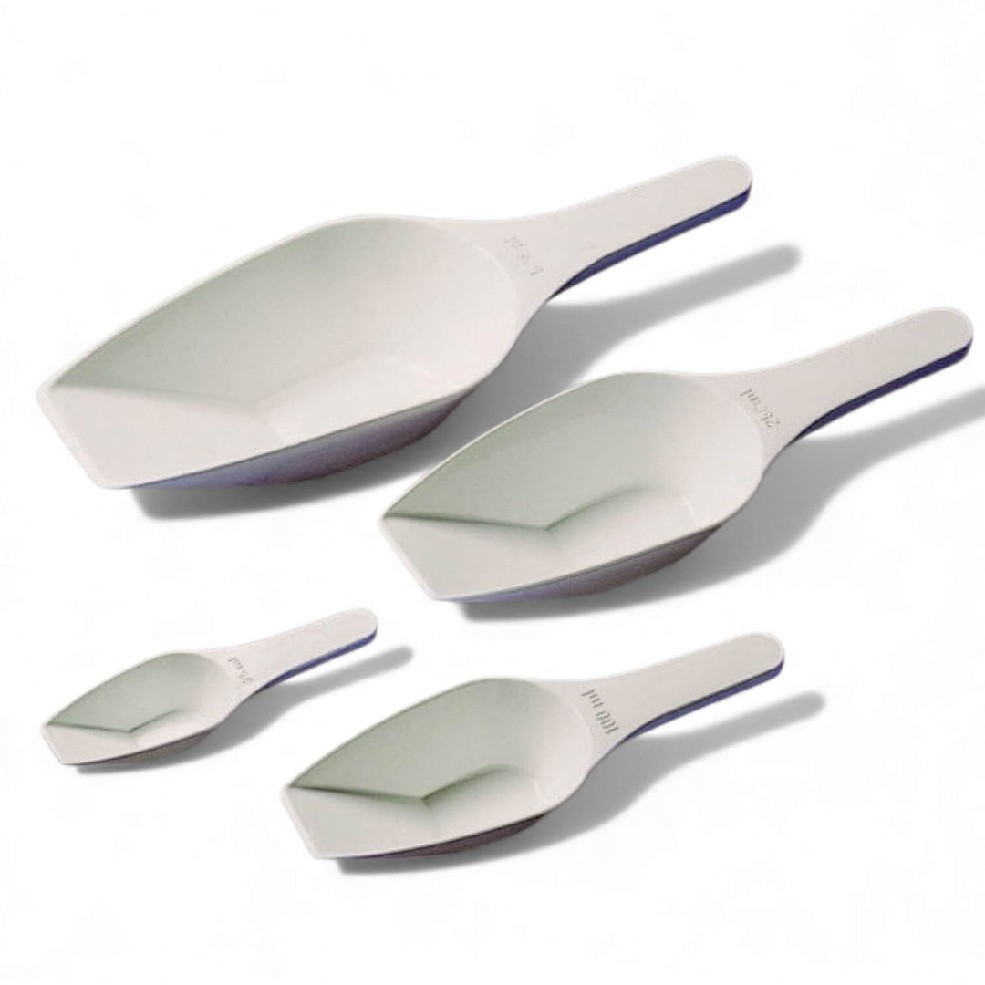 Grote en kleinere maatscheppen voor het snel en nauwkeurig afmeten van grotere hoeveelheden poeder of granulaat.
