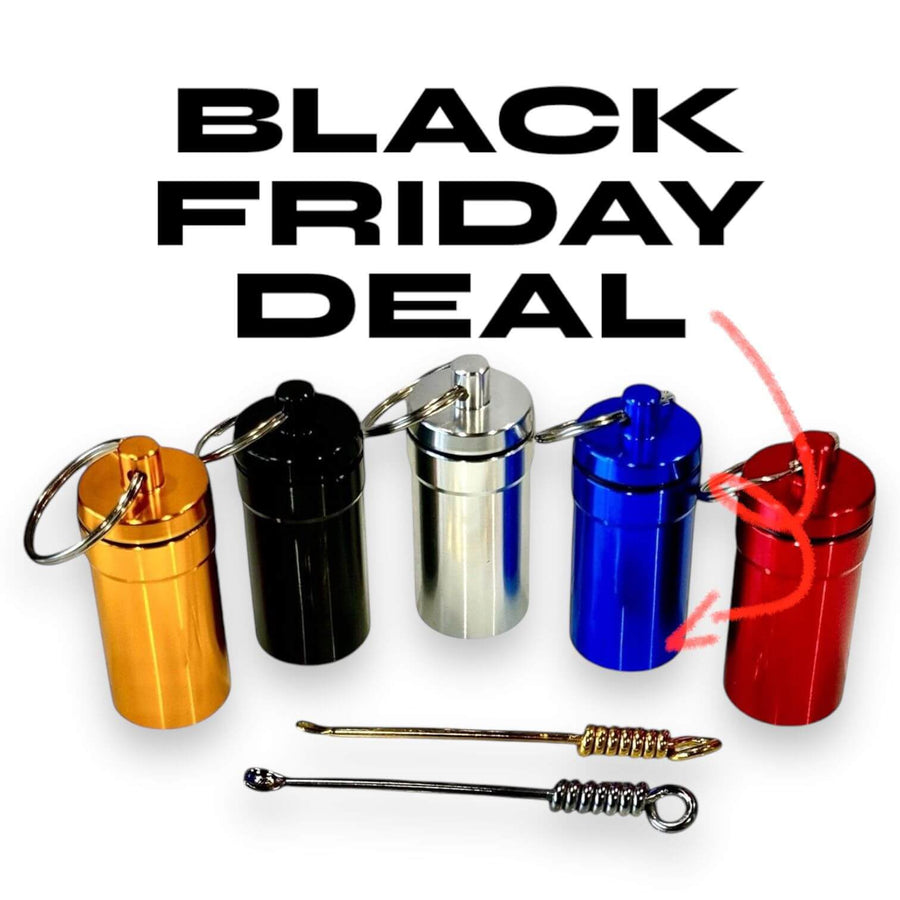 Black Friday Deal: Aluminium stash potjes met sleutelhanger en spiraalspoon in goud en zilver. Verkrijgbaar in zwart, rood, blauw, goud en zilver voor discreet opbergen.