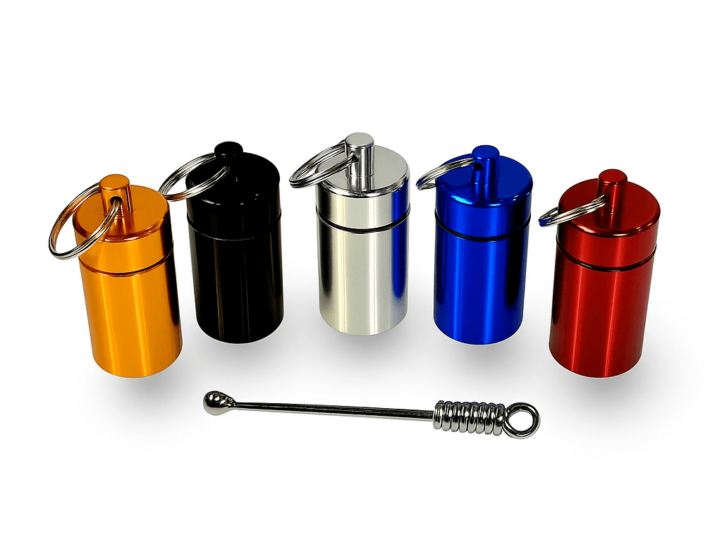 Sleutelhanger stash potje met mini spoon – ideaal voor geocaching, letterboxing en Munzee, waterdicht aluminium in goud, zilver, zwart, rood en blauw. Geocaching, Letterboxing & Munzee