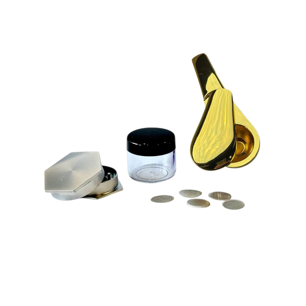 Gold Smoke Pakket – Gouden Rookpijp
smoke pakket met luxe gouden rookpijp, voorraadpotje van 20 ml, hexagon grinder in Black Gun en 5 gaasjes voor optimaal gebruiksgemak."
