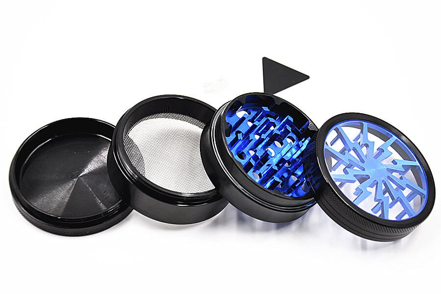 Zwarte aluminium grinder Ø63 mm opengeklapt