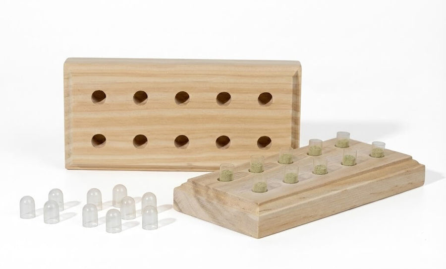 Houten capsulehouder met lege capsules voor microdosing