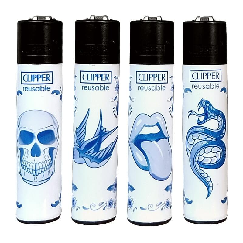 Clipper Tattoo Delft Blue aanstekerset met vier unieke ontwerpen, geïnspireerd op klassieke Delfts blauwe patronen met een moderne twist.