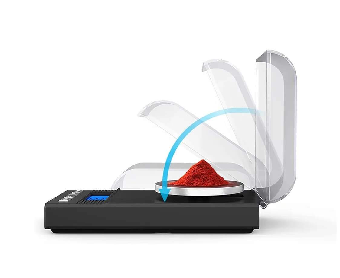 Digitale weegschaal met draaibare beschermkap, ideaal voor nauwkeurige metingen van poeders en fijne materialen.