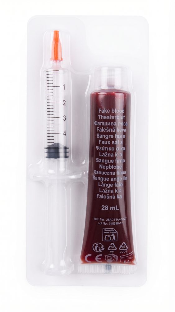 Nepbloed met plastic spuitje. Pas deze aan als je een echte productfoto gebruikt, bijvoorbeeld: "Tube nepbloed van 28 ml met plastic spuitje.