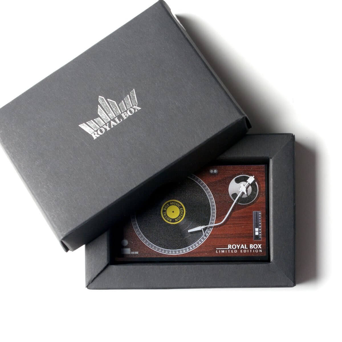 Royal Box – Record Player Black bovenaanzicht, open met zwart buisje op de draaitafelprint
