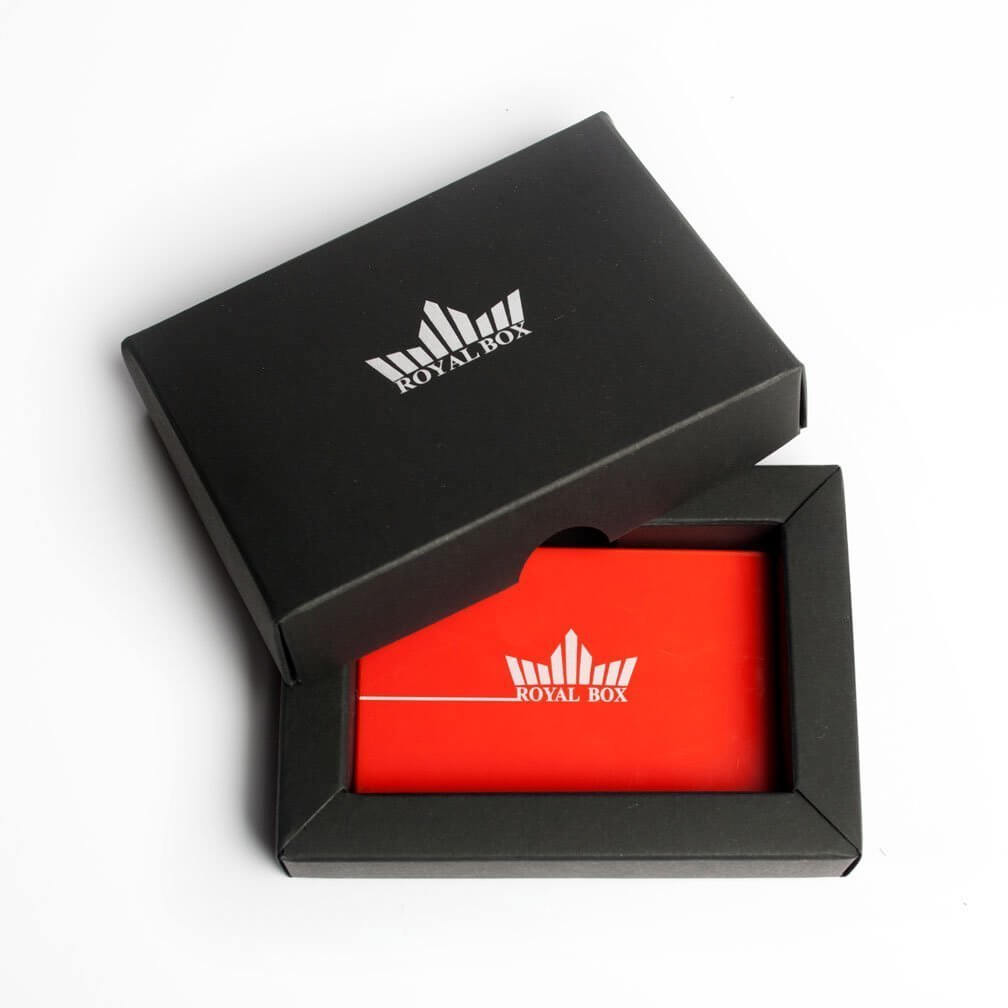 Royal Box – Plastic Vivid Red in luxe zwarte verpakking met zichtbaar logo