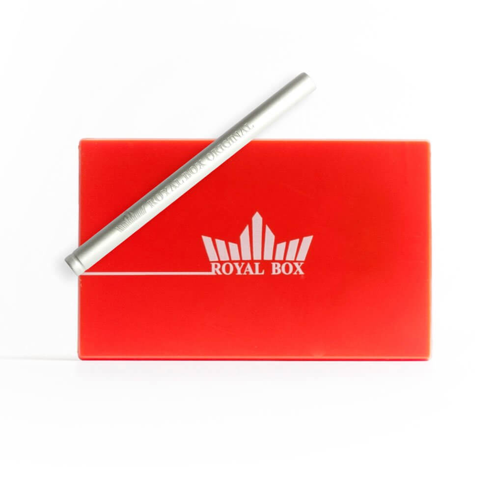 Royal Box – Plastic Vivid Red gesloten met aluminium buisje erbovenop